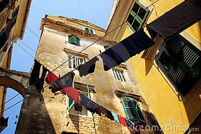 urban-clothes-line-13559050